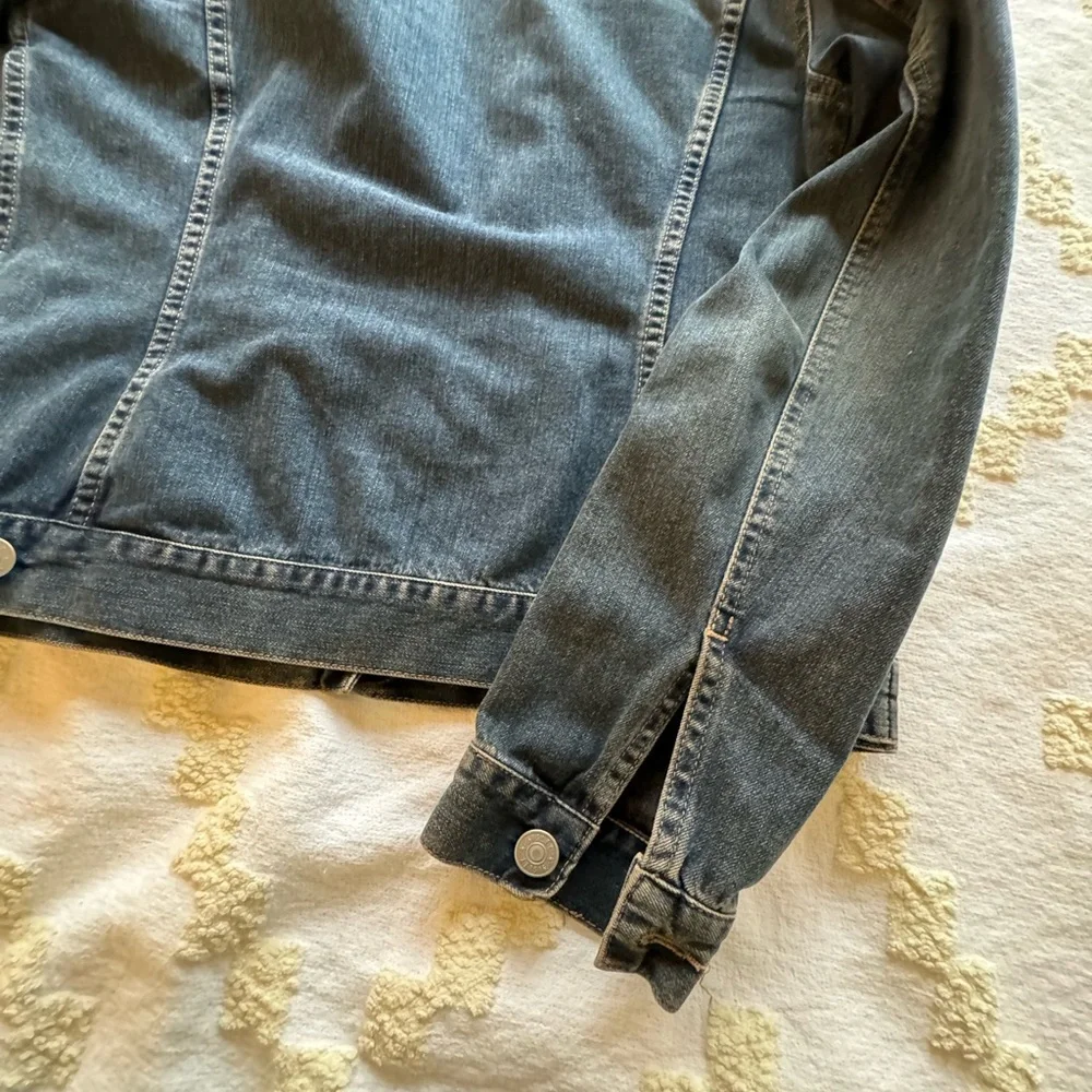 Sisley vintage Denim jacket. Small. Great condition. Very flattering Jean jacket - Picture 10 of 12